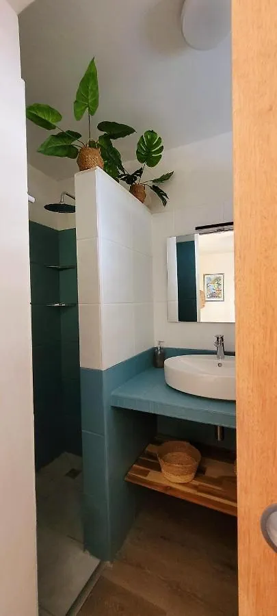 A Perle De Vue - Appartement De Charme Piscine & Spa Avec Vues Mer & Foret Deshaies 0*,